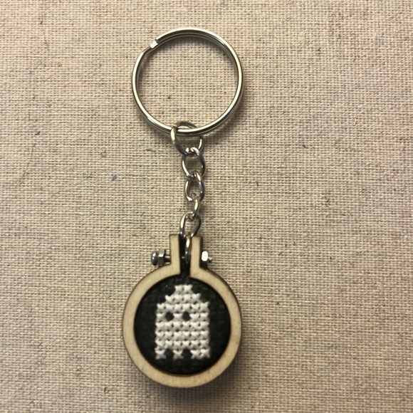 👻 Handmade Cross Stitch Ghost Keychain - Picture 4 of 4